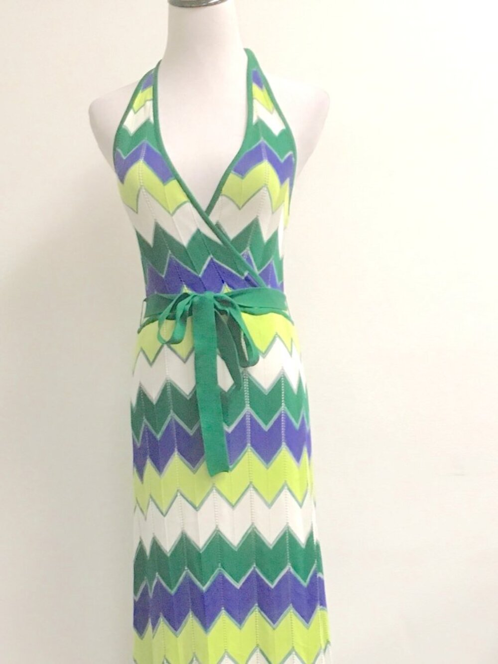 BCBG MaxAzria zig zag silk knit maxi dress backless halter neck XS white purple